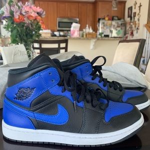 Jordan 1 Mid Hyper Royal Tumbled Leather